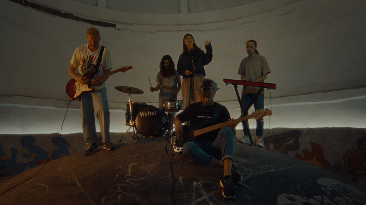 Инди-гимн Екатеринбургу [Атом х внимание!Брусника х Red Pepper Film]